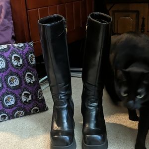 Platform black boots